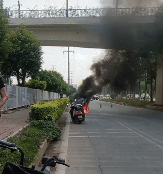 81e890f86cff901e19eb92045fc1d712.gif