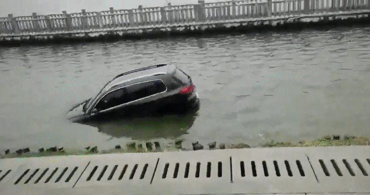 e5fbc44a6b70150b82ae7c77884d141d.gif
