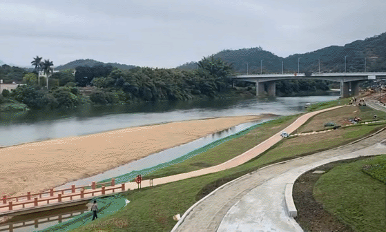 ef95881871fb033aa4e9bfecfba6746e.gif