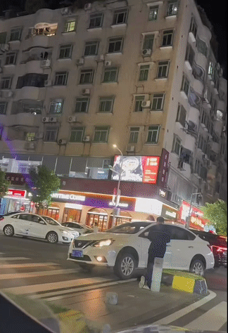 fb1136dba5594f6d00e6149f3dcc56b5.gif