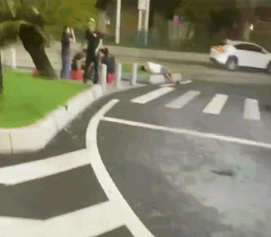 42972036a93f2f1ae1569ce15950ea5d.gif