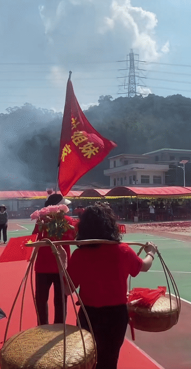 3461e36d8d6a585a7d42b0a8860c3612.gif
