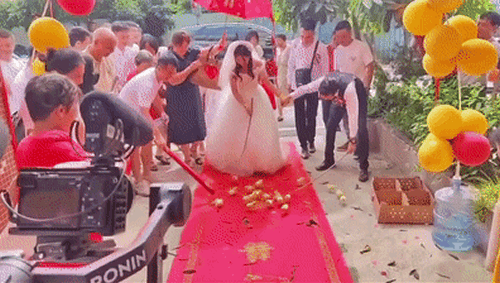 e23533a1476f5bc7d31a80068c4af52f.gif